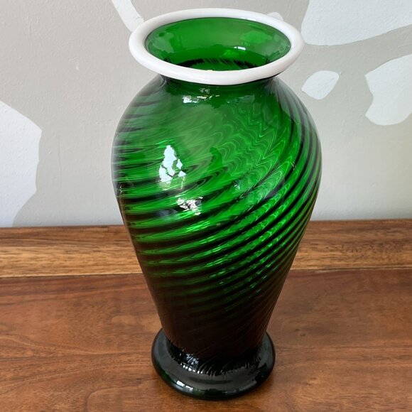 Rare Fenton Emerald Green Snow Crest Swirl 9.5" Vase Smooth Top w/ Sticker Vtg - Picture 3 of 15